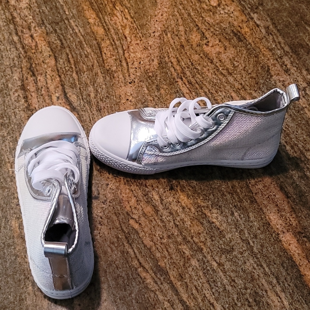 Girls high top sneaker.